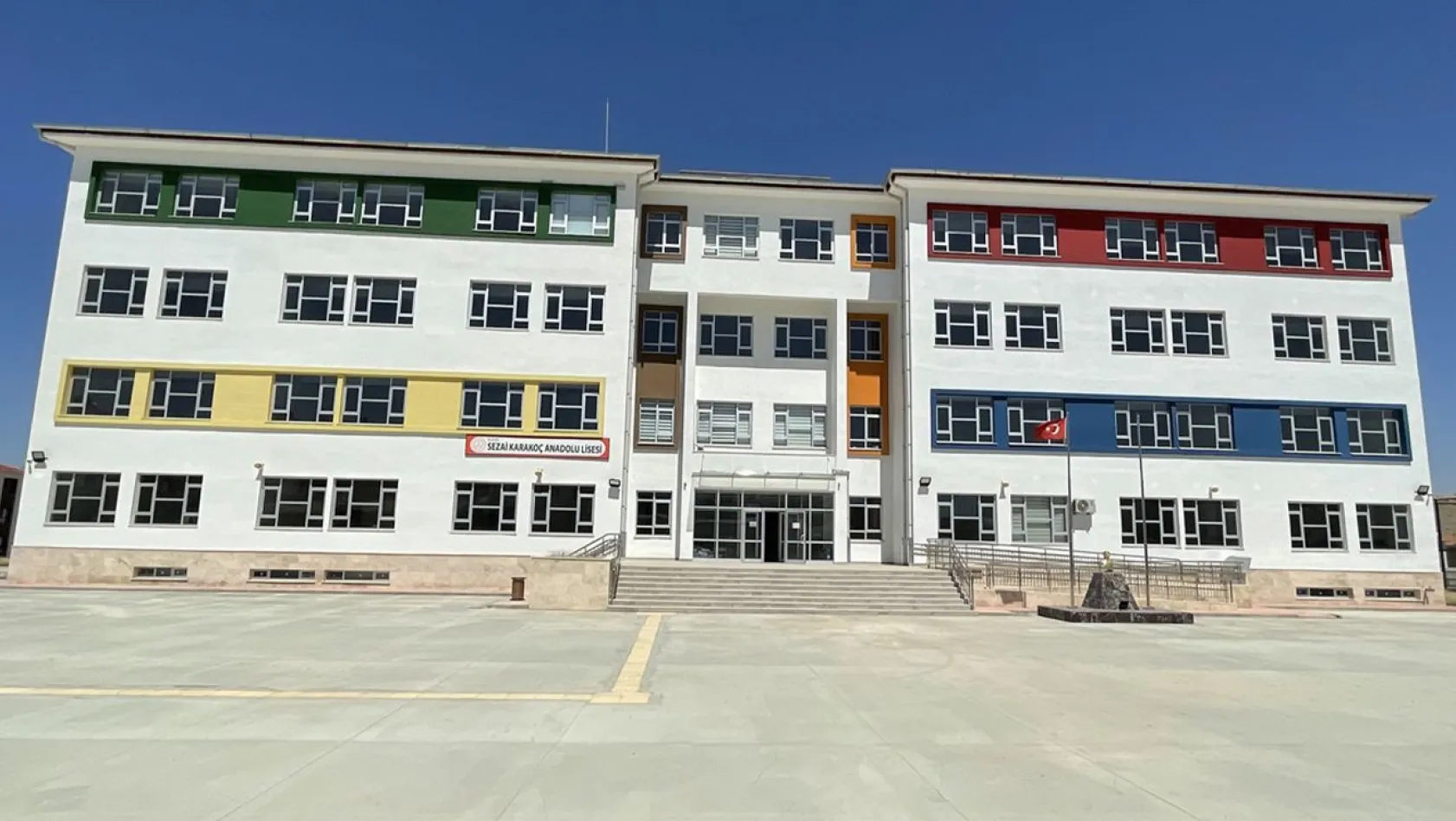 Elazığ'ın farklı noktalarında modern okullar yükseliyor
