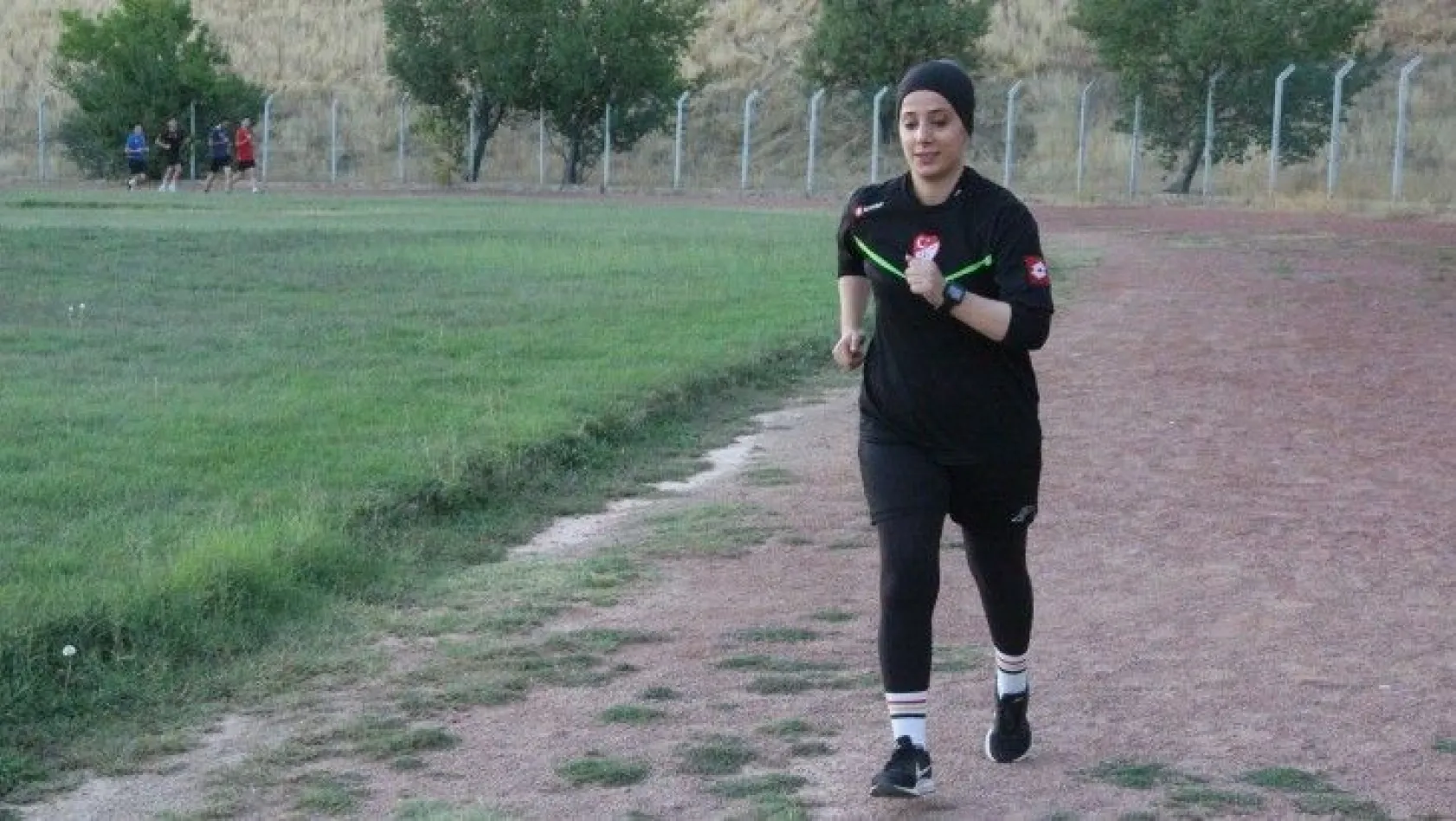 Elazığ'ın tek kadın hakemi maçlara hazırlanıyor