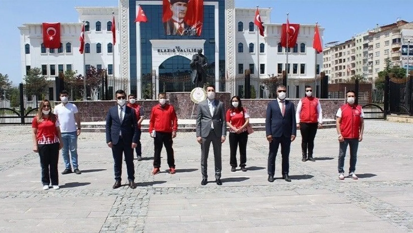 Elazığ'da sosyal mesafeli 19 Mayıs töreni