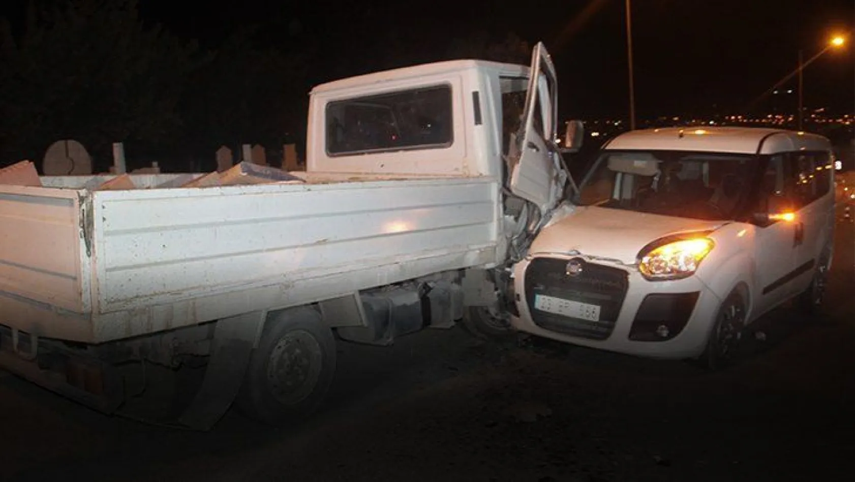 Elazığ'da trafik kazası! Çok sayıda yaralı var