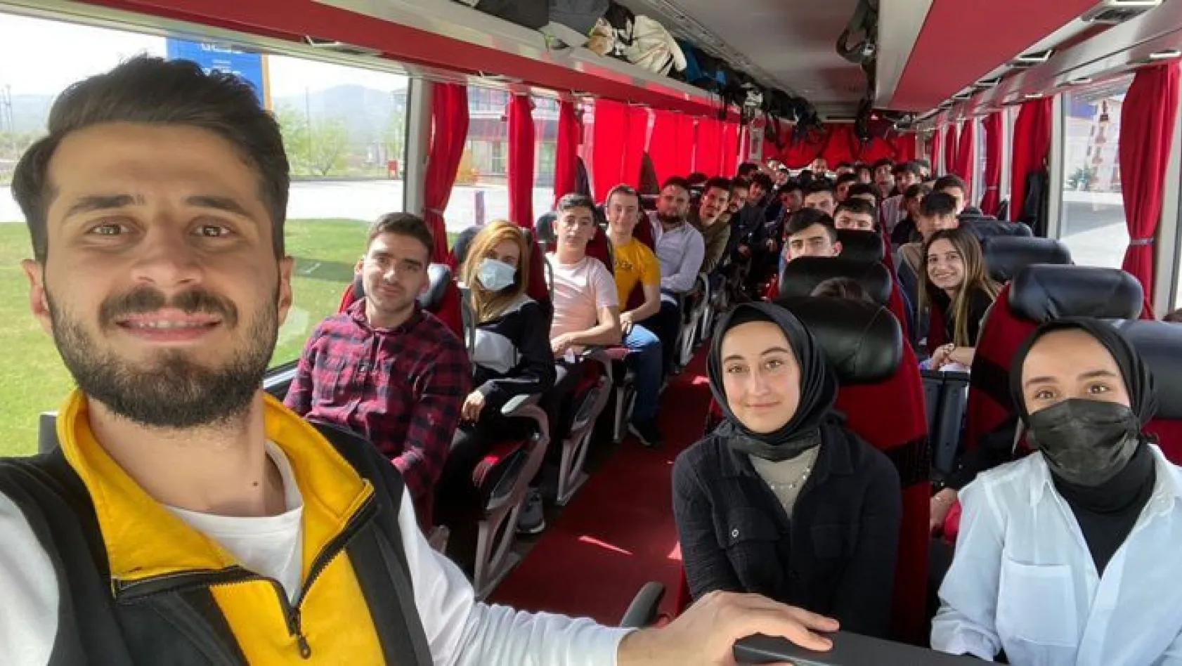 Elazığlı gençler Ankara'ya doğru yola çıktı