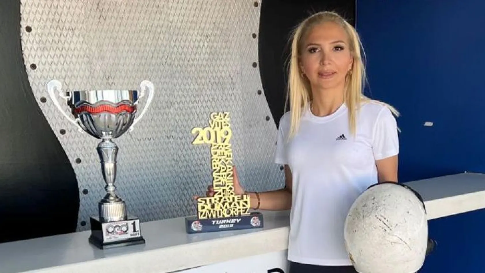 Elazığlı kadın sporcu dirft şampiyonu oldu