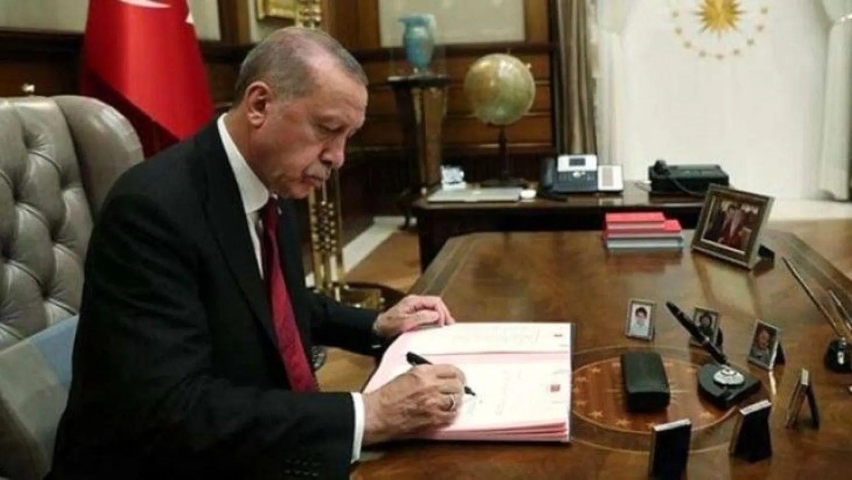 Erdoğan imzaladı! Milyonlarca çalışanı ilgilendiren süre uzatıldı