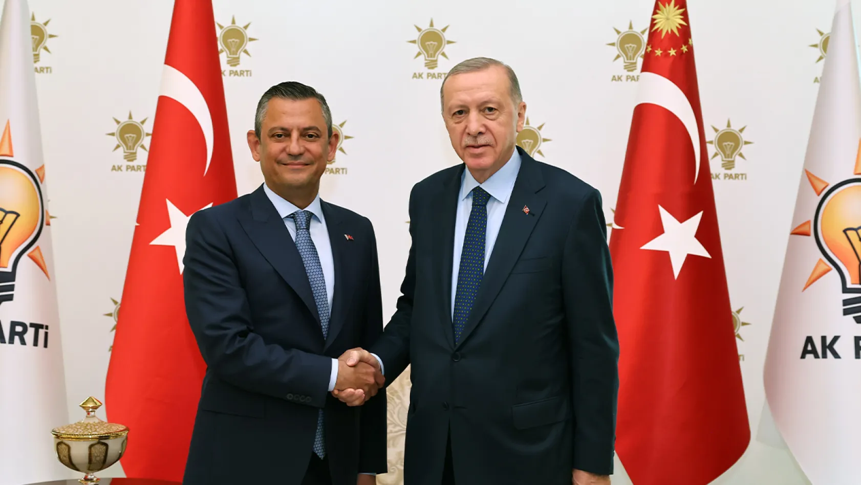 Erdoğan ve Özel arasında görüşme