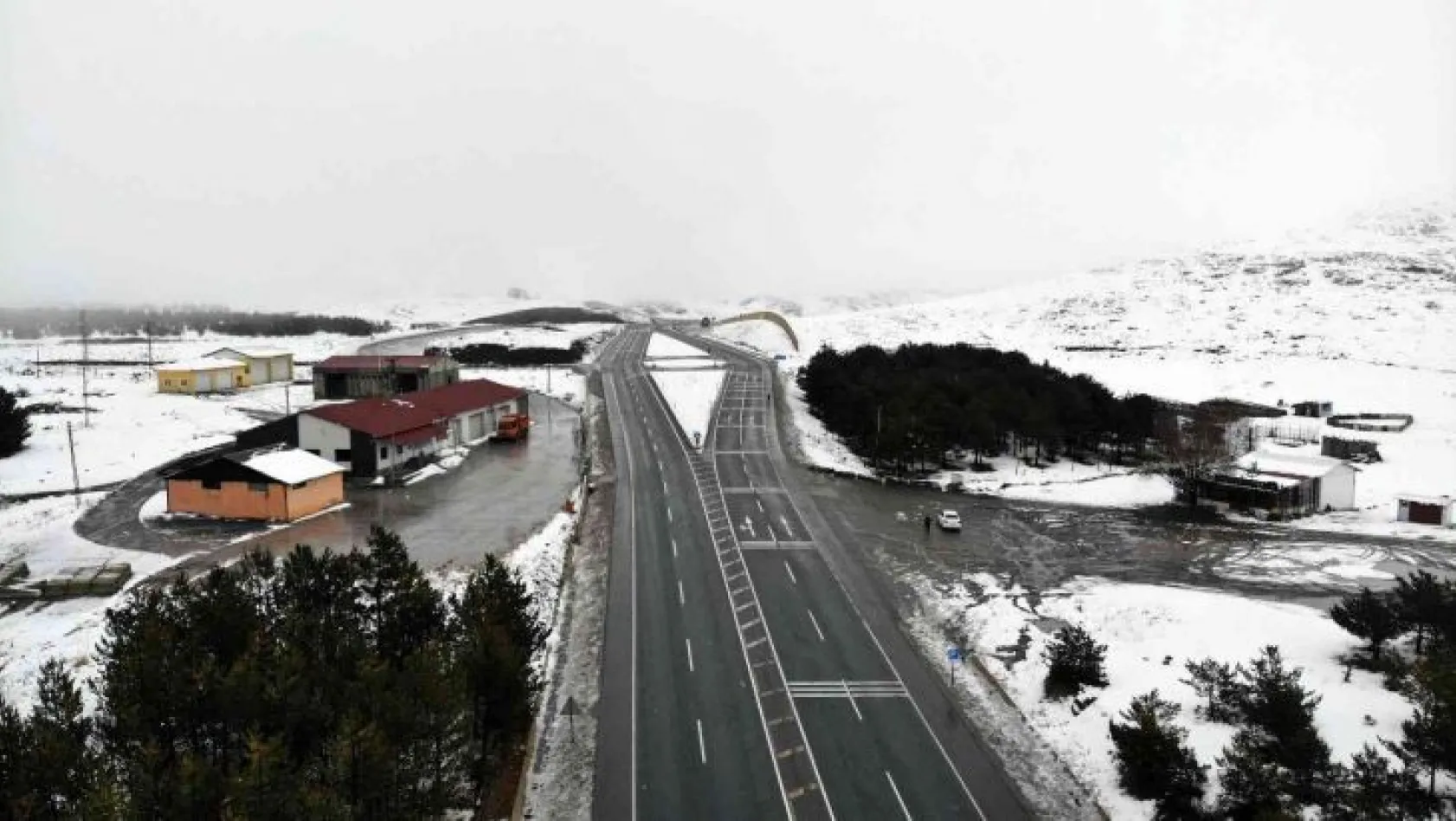 Erzincan'ın yüksek kesimlerinde kar yağışı