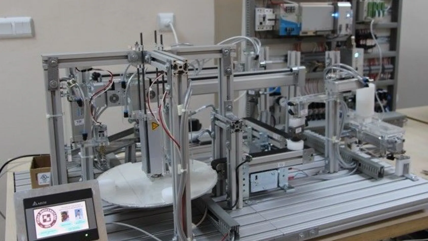 Öğrencilerden İnsansız Fabrika Otomasyonu