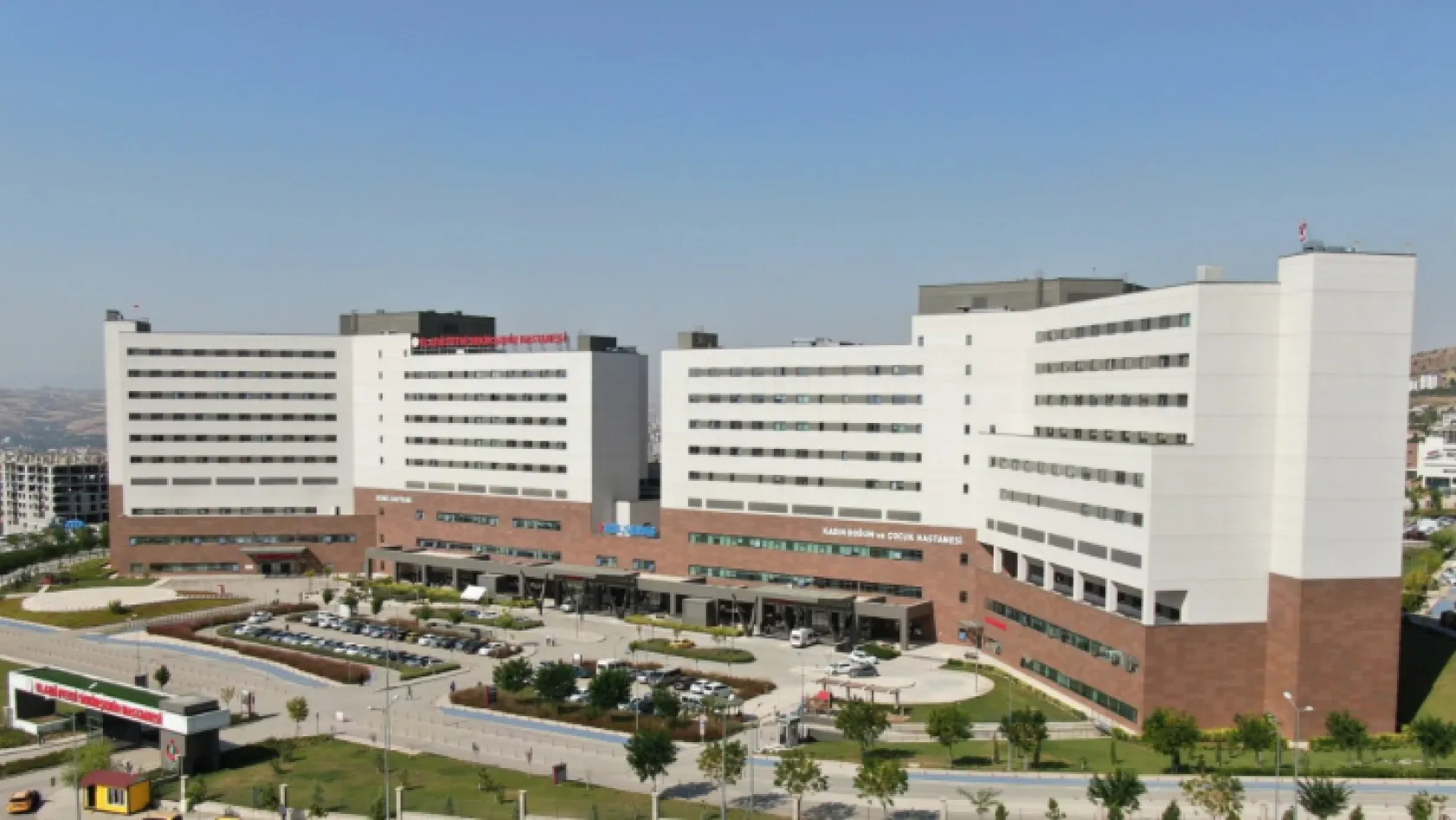 Fethi Sekin Şehir Hastanesi kanserle mücadeleye devam ediyor
