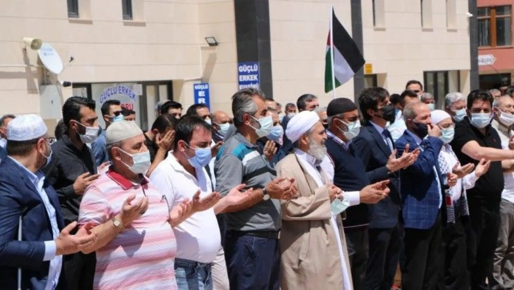 Filistinli şehitler için gıyabi cenaze namazı kılındı