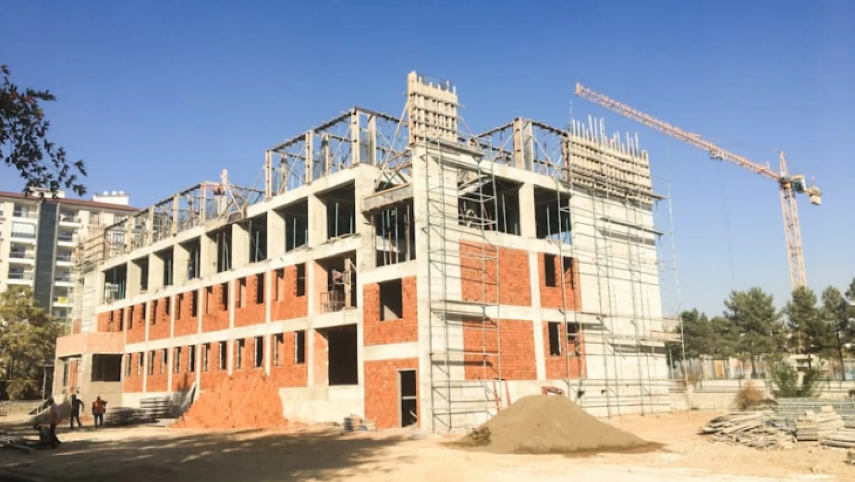 Fırat EDAŞ'ın Elazığ'da yapımına başladığı okul hızla yükseliyor
