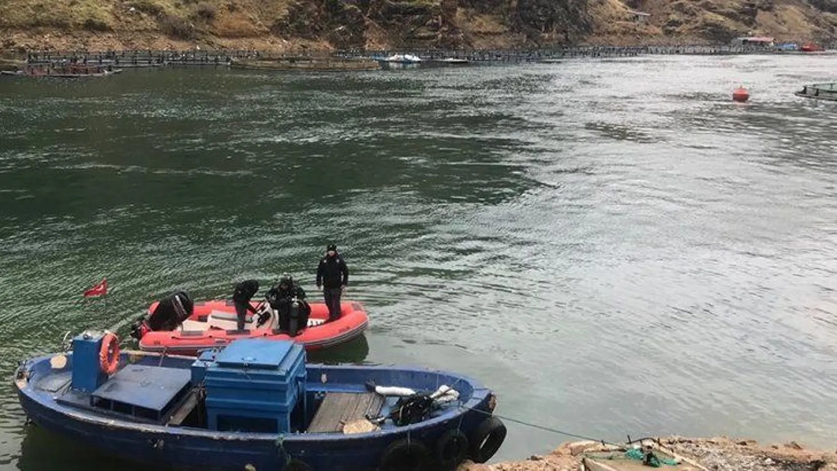 Fırat Nehri'nde kaybolan sürücü bir haftadır aranıyor