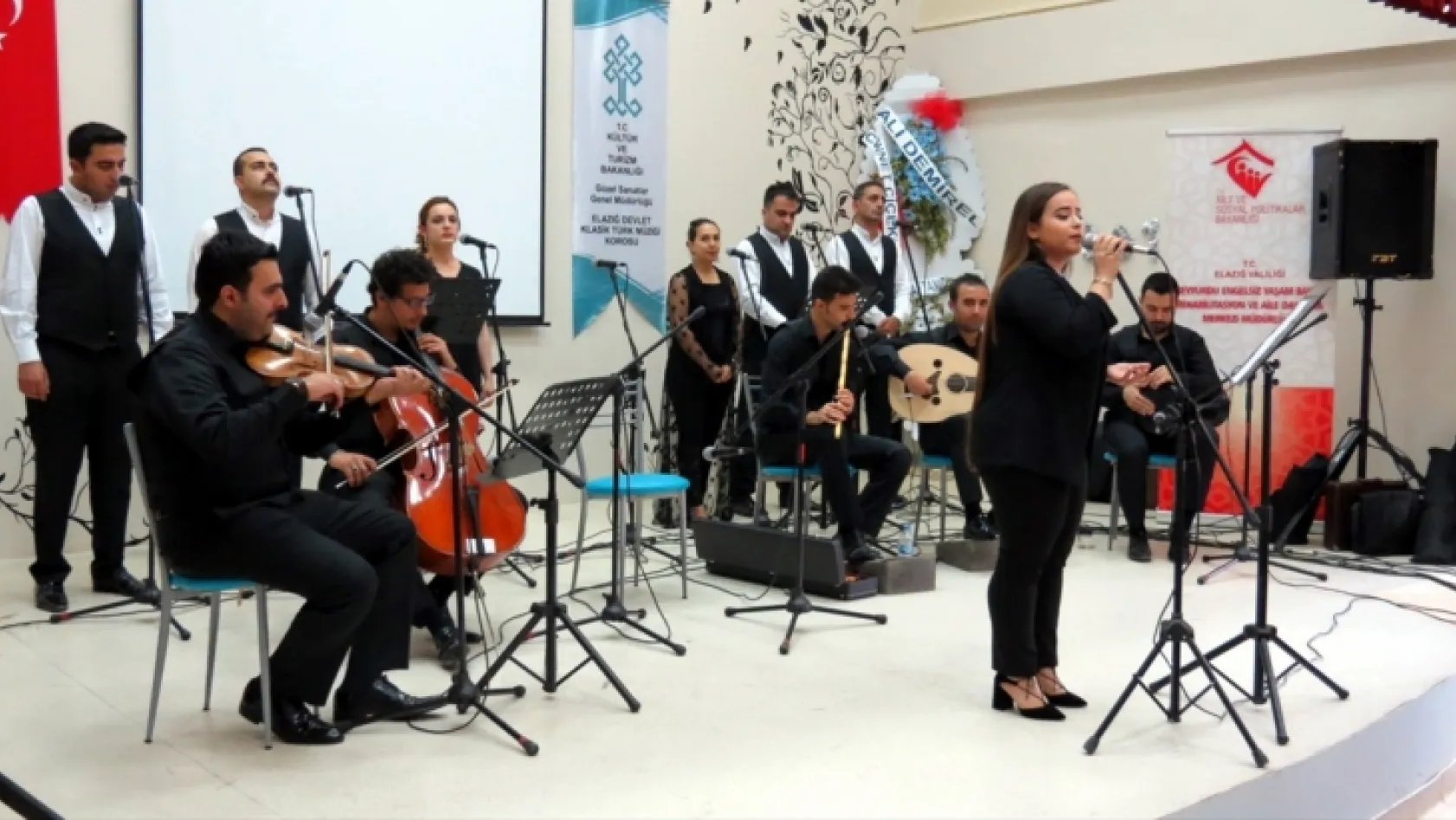 Elazığ Devlet Klasik Türk Müziği Korosu'ndan konser