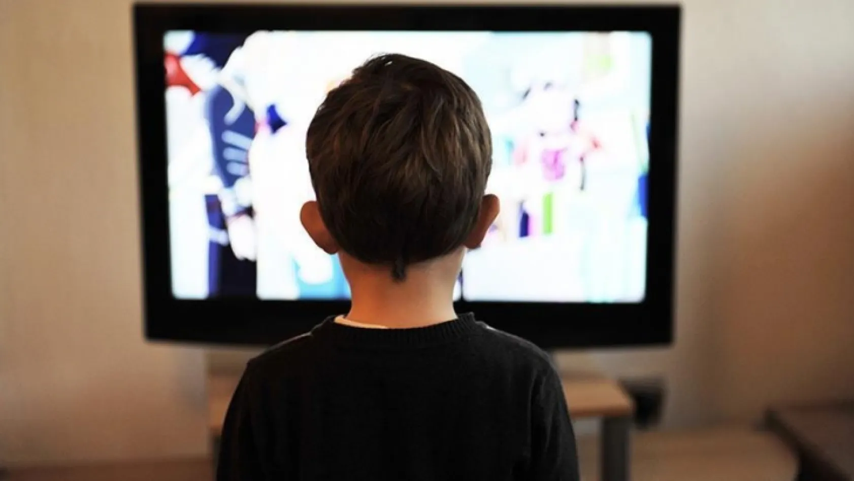 Çocuklarda televizyon izleme alışkanlığına dikkat