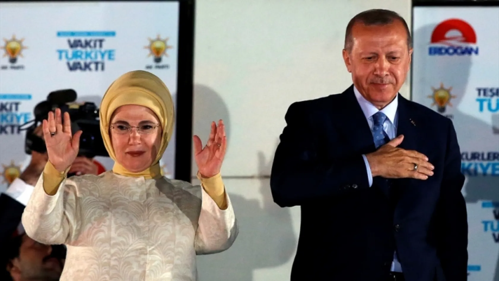 Başkan Erdoğan tarihî balkon konuşması yaptı