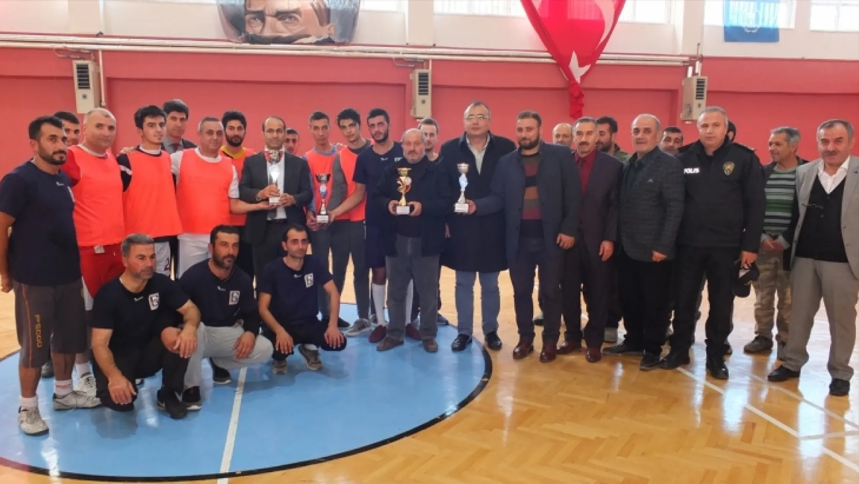 Keban'da futsal turnuvası