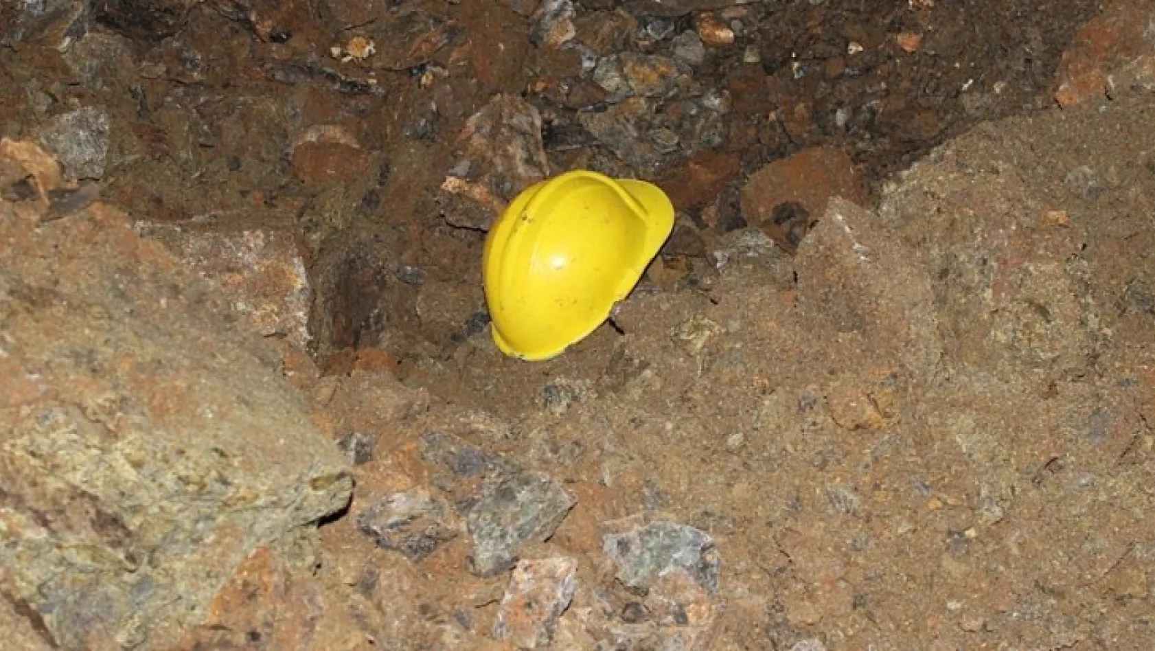 Maden ocağında üzerine kaya düşen işçi öldü