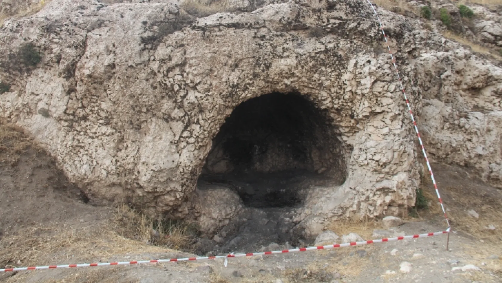 3 bin yıllık Kaya Mezarları gün yüzüne çıkarılıyor