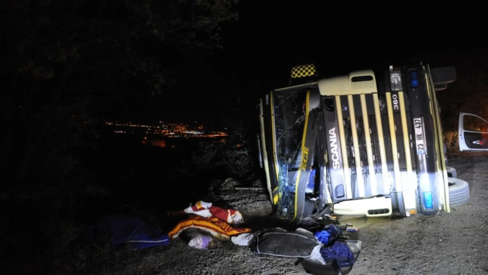 Tunceli'de trafik kazası: 5 kişi yaralandı, 50 hayvan telef oldu