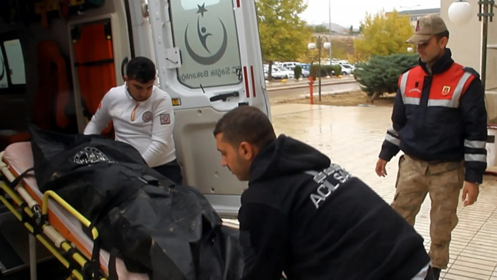 Elazığ'da devrilen iş makinesinin operatörü öldü