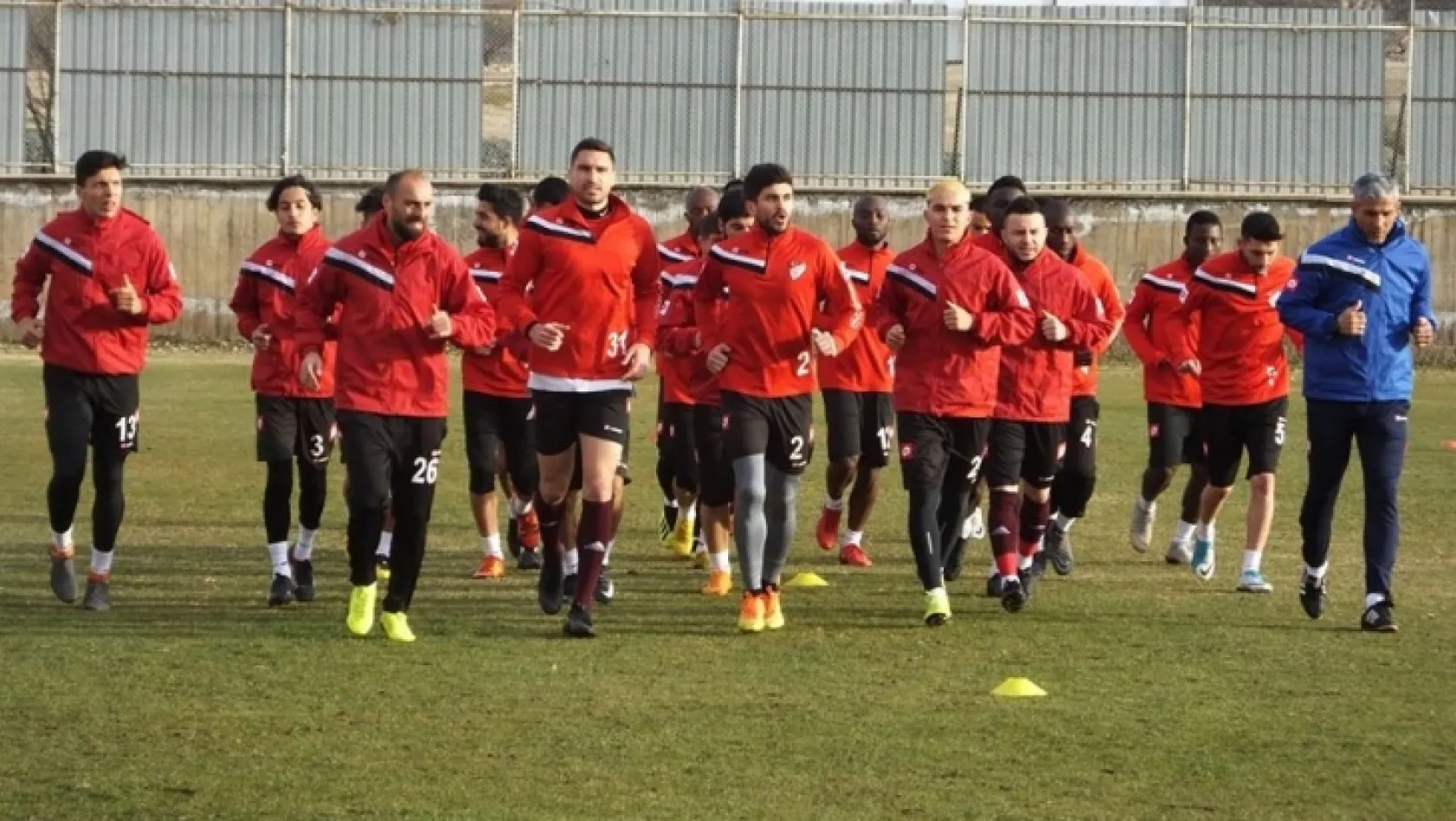 Elazığspor 20 futbolcuyla gitti
