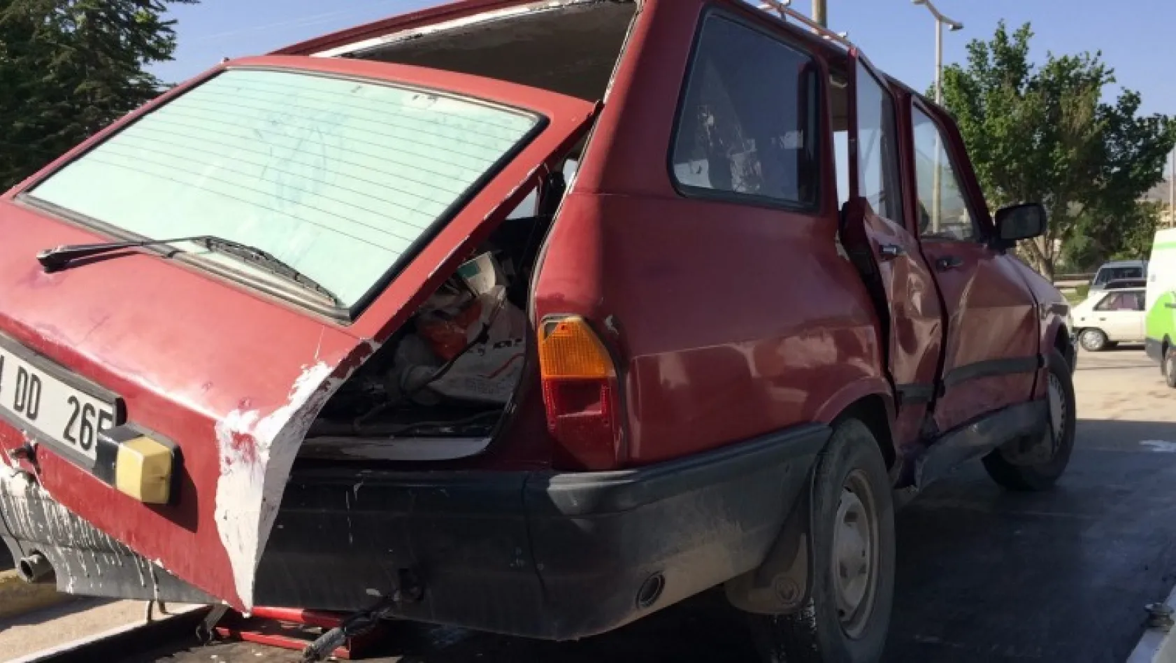 Elazığ'da iki otomobil çarpıştı: 2 yaralı