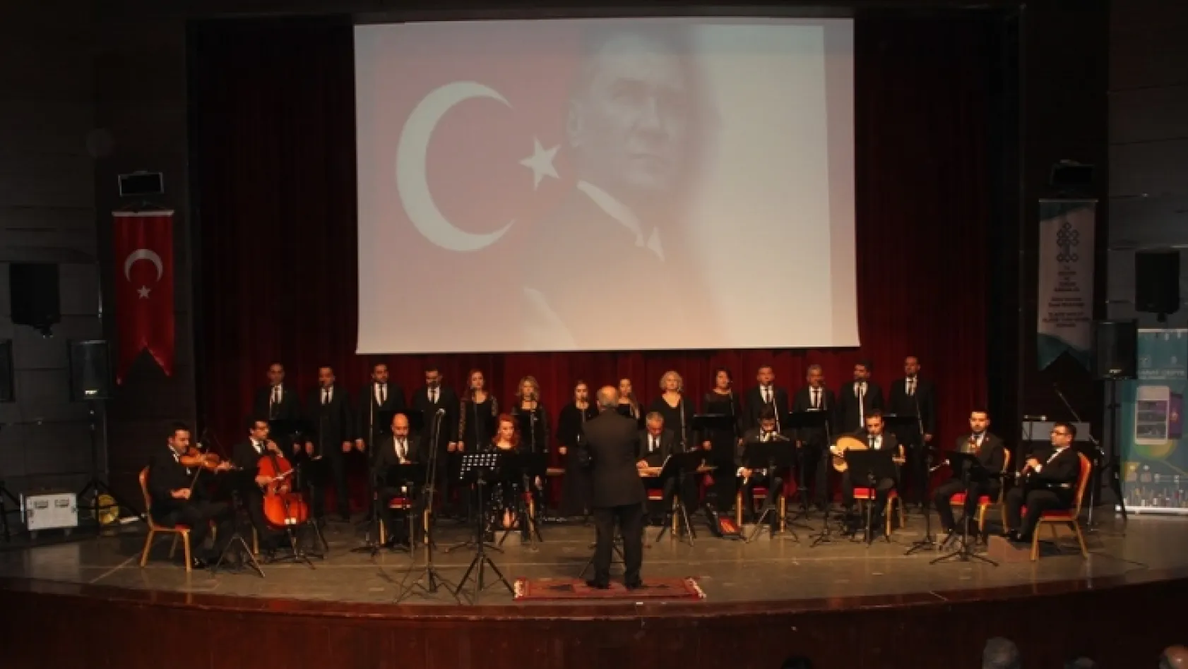 Atatürk'ün sevdiği eserler seslendirildi