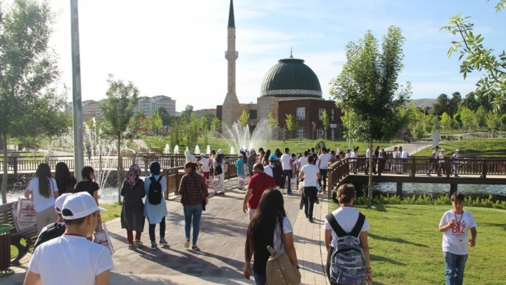 İzmir'den gelen 100 öğrenci Elazığ'da ağırlandı