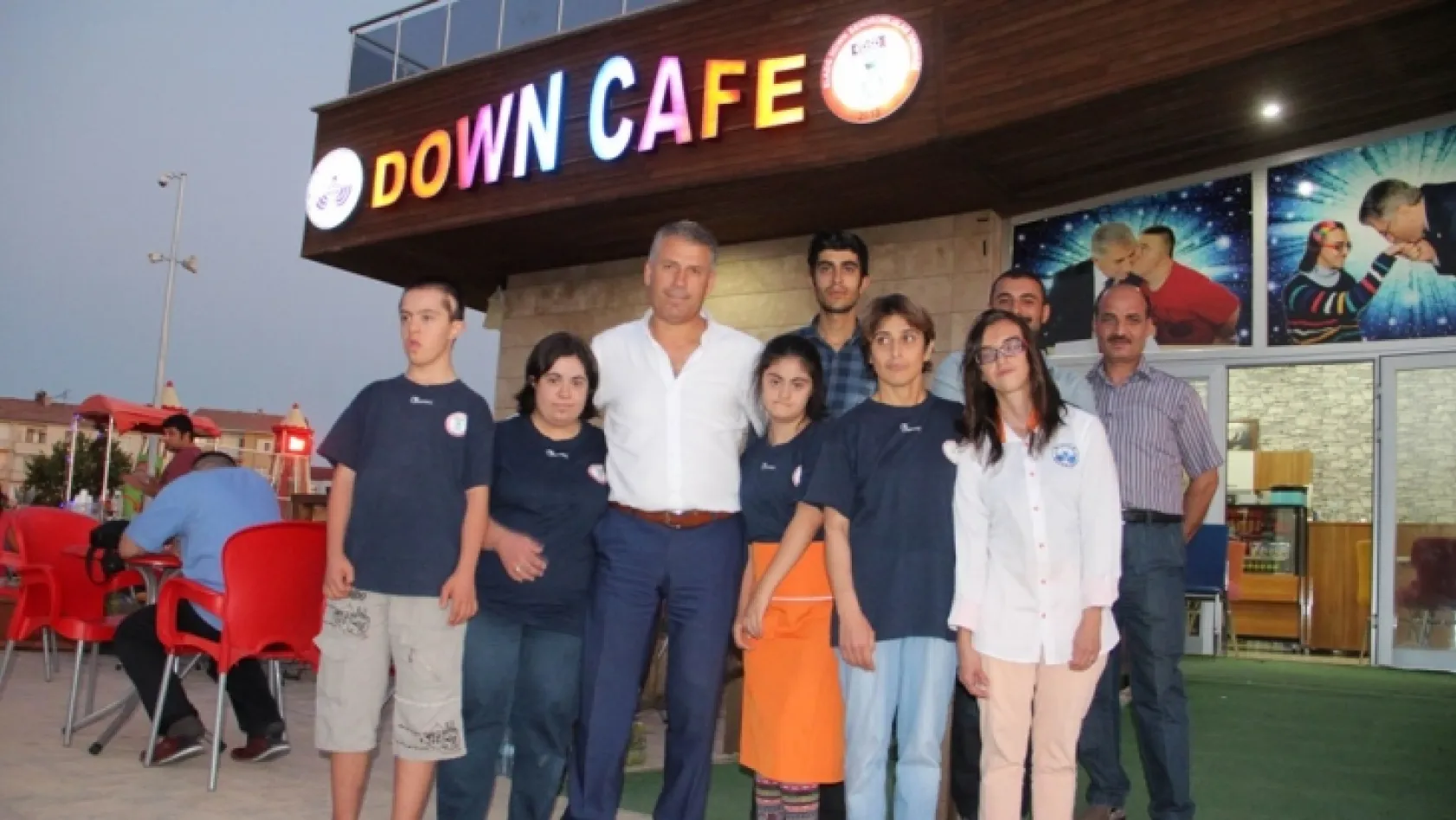 Downlu Sendromlu çocukları hayata bağlayan kafe