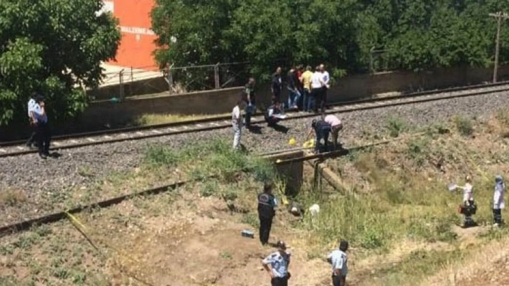 Trenin çarptığı yaşlı adam öldü