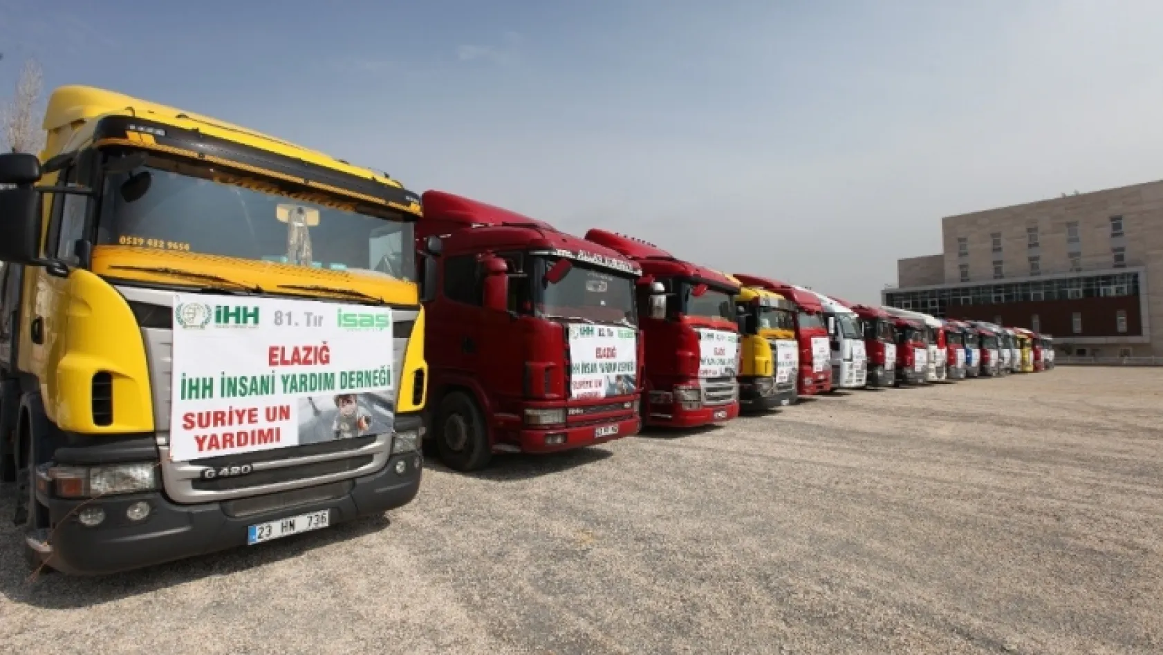 Elazığ'dan 17 yardım tırı Suriye'ye yola çıktı