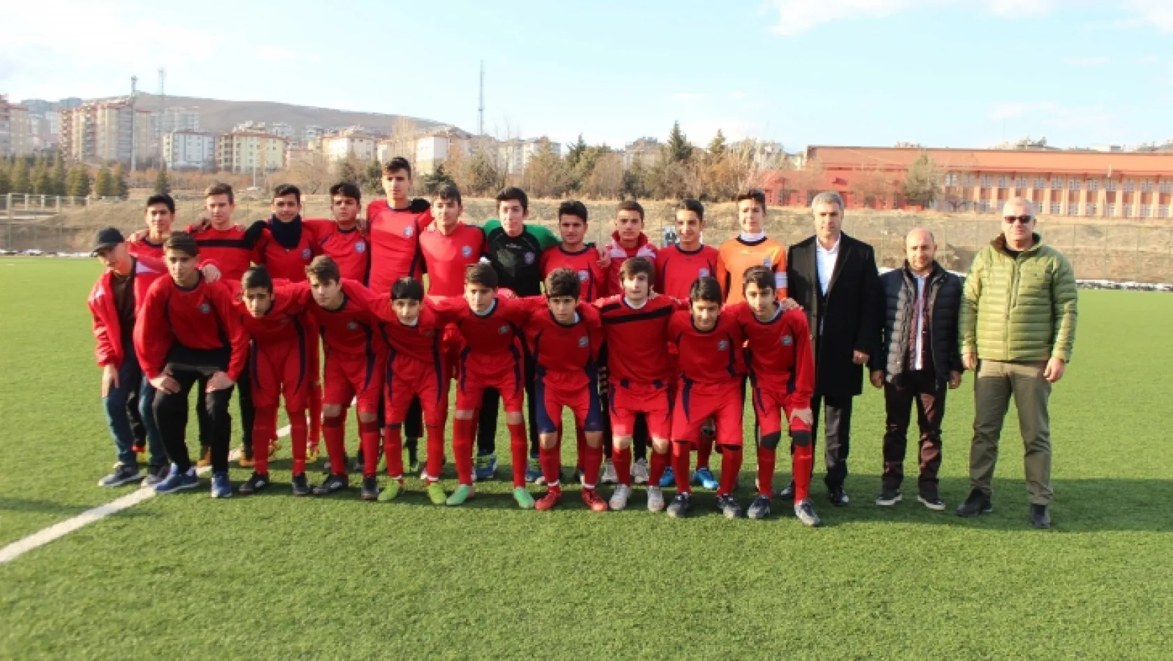 Elazığ'da U-17 ve U-15 ligi şampiyonları kupalarını aldı