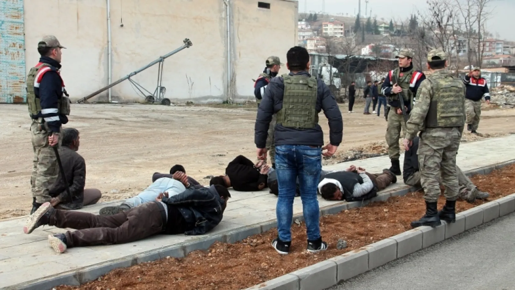 Elazığ'da iki grup kavga etti: 1 asker yaralandı