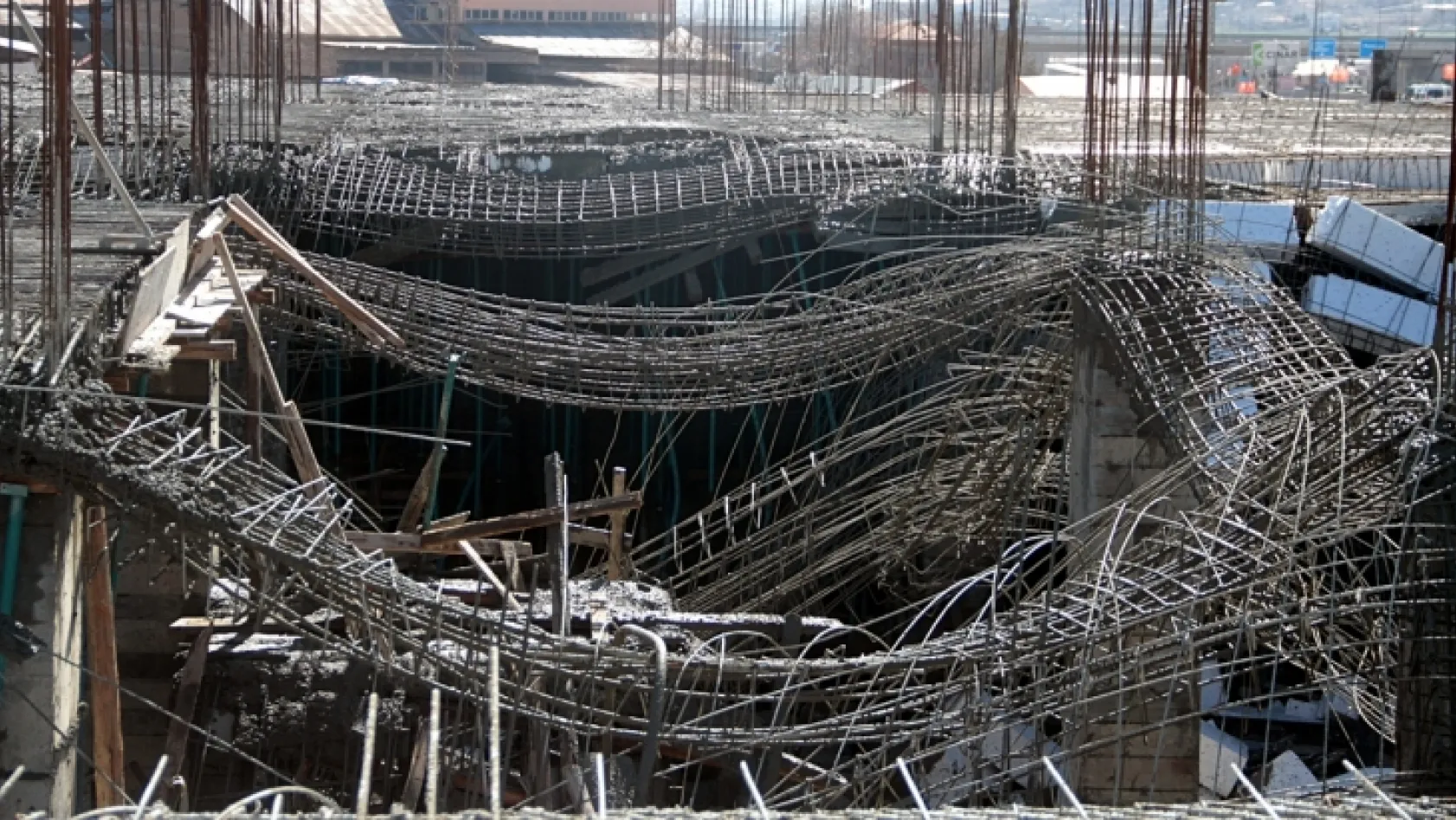 Elazığ'da inşaatta göçük: 3 yaralı