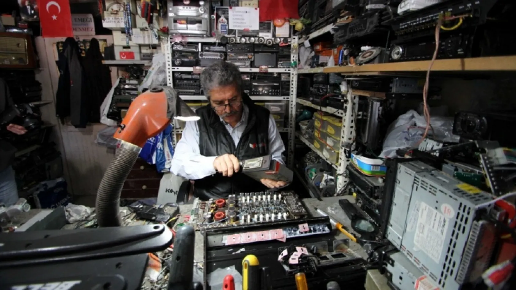 40 yıllık elektronik tamircisi
