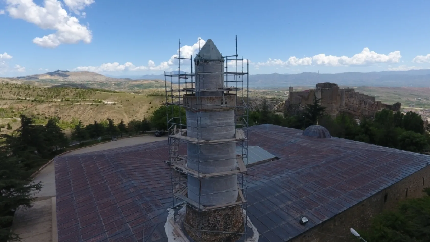Ulu Cami'nin eğik minare restorasyonu tamamlandı