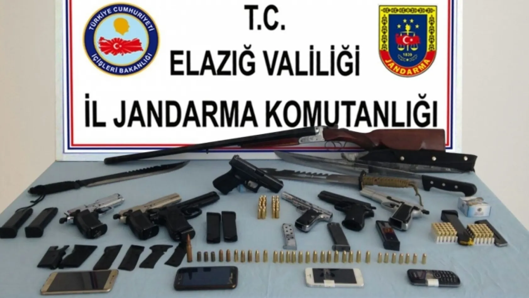 Silah ve mühimmat kaçakçılarına baskın: 3 gözaltı