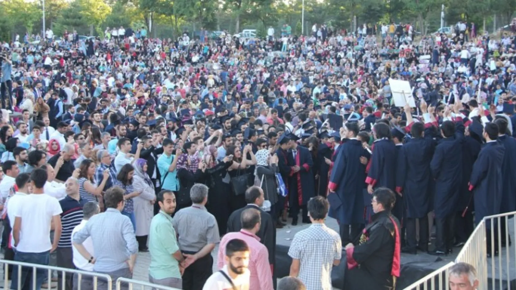 Fırat Üniversitesi'nde mezuniyet heyecanı