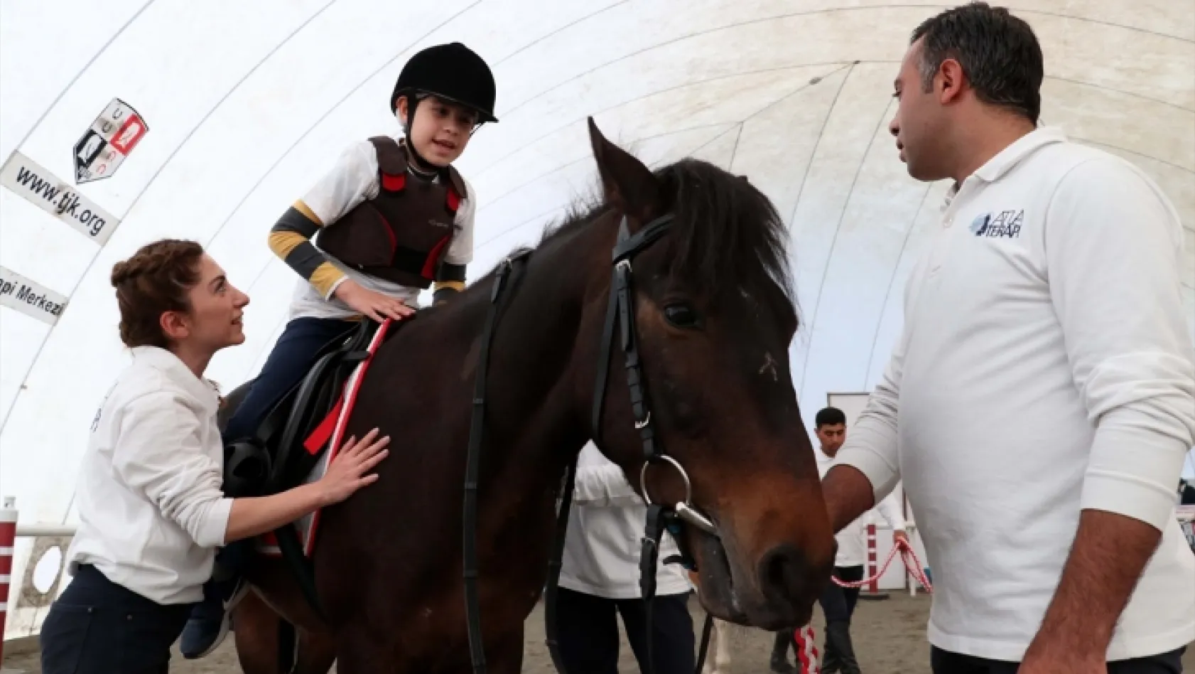 TJK, Elazığ'da atla terapi merkezi açtı
