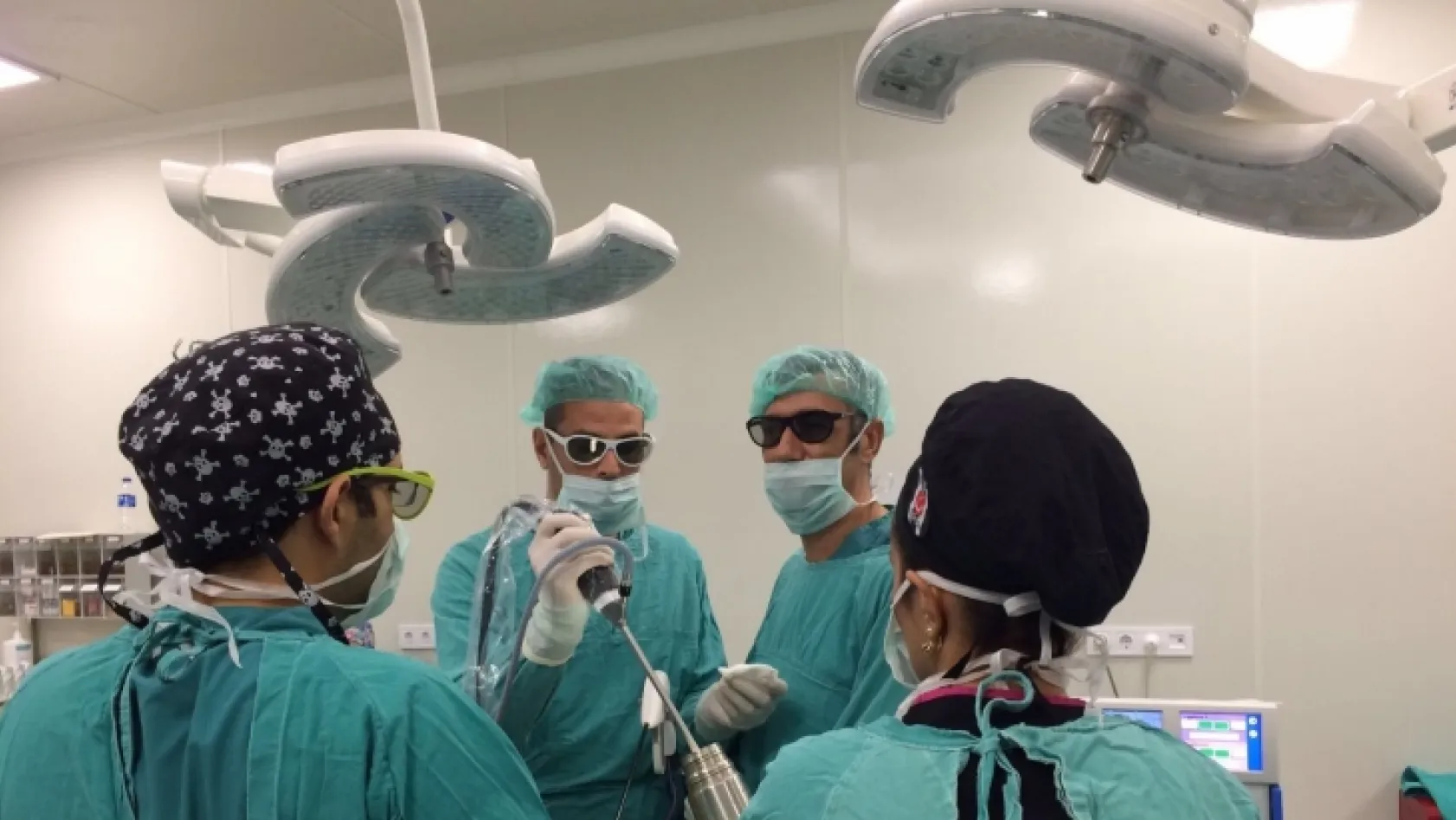 FÜ'de 3 boyutlu Laparoskopik sistemle ameliyatlar daha başarılı yapılıyor