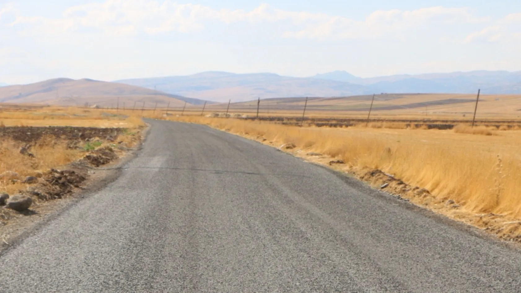 Elazığ'da köy yolları asfaltlanıyor
