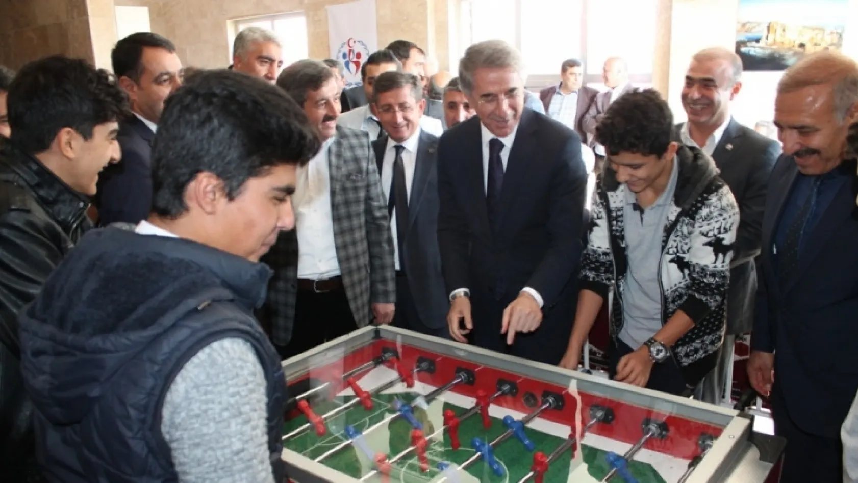 Elazığ'da 'Genç Yaşam Merkezi' açıldı