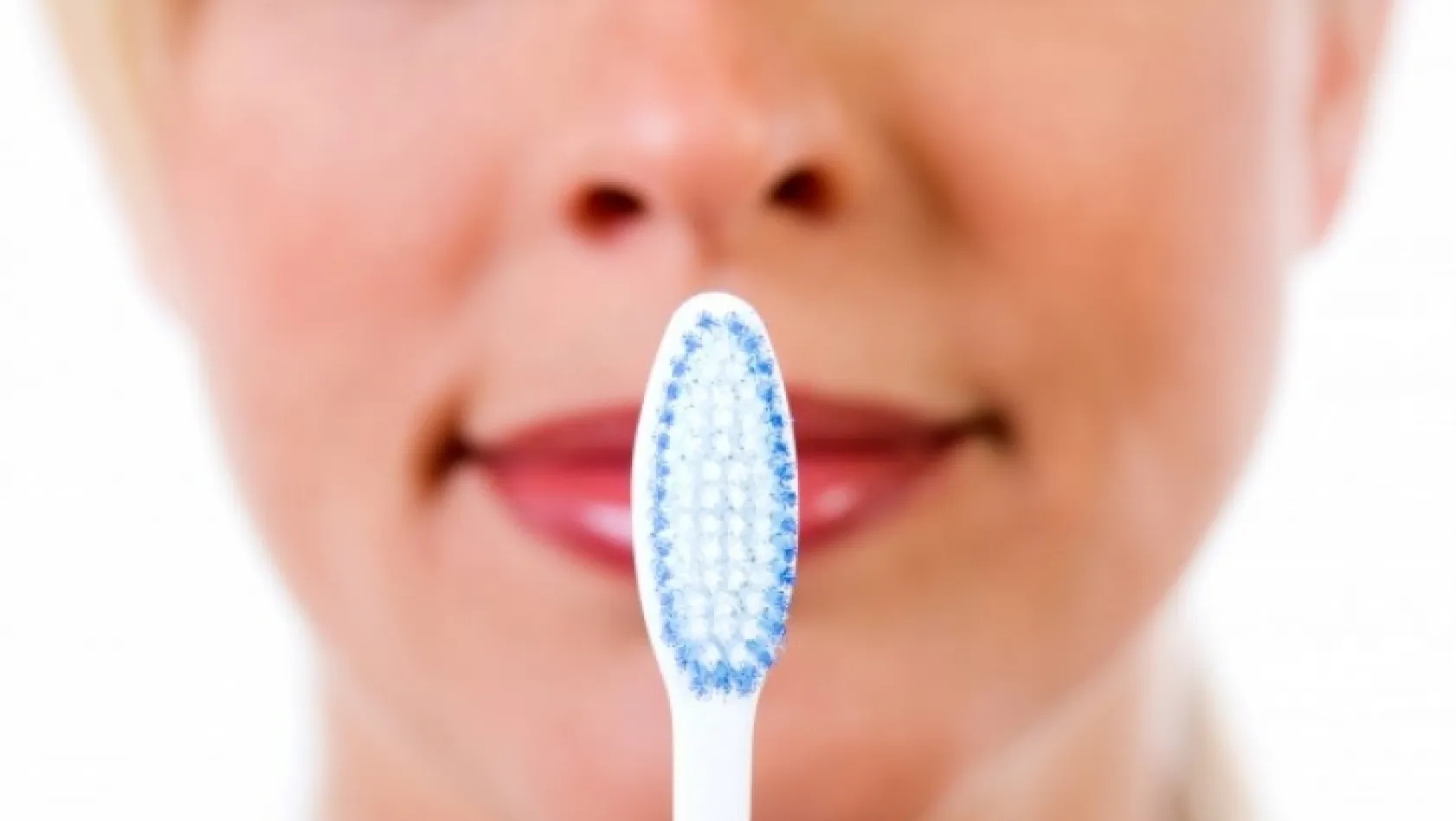 Nanoteknoloji macunsuz diş fırçası