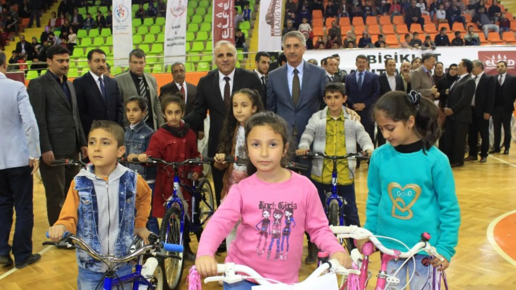 21 okuldan 500 çocuğa bisiklet dağıtıldı