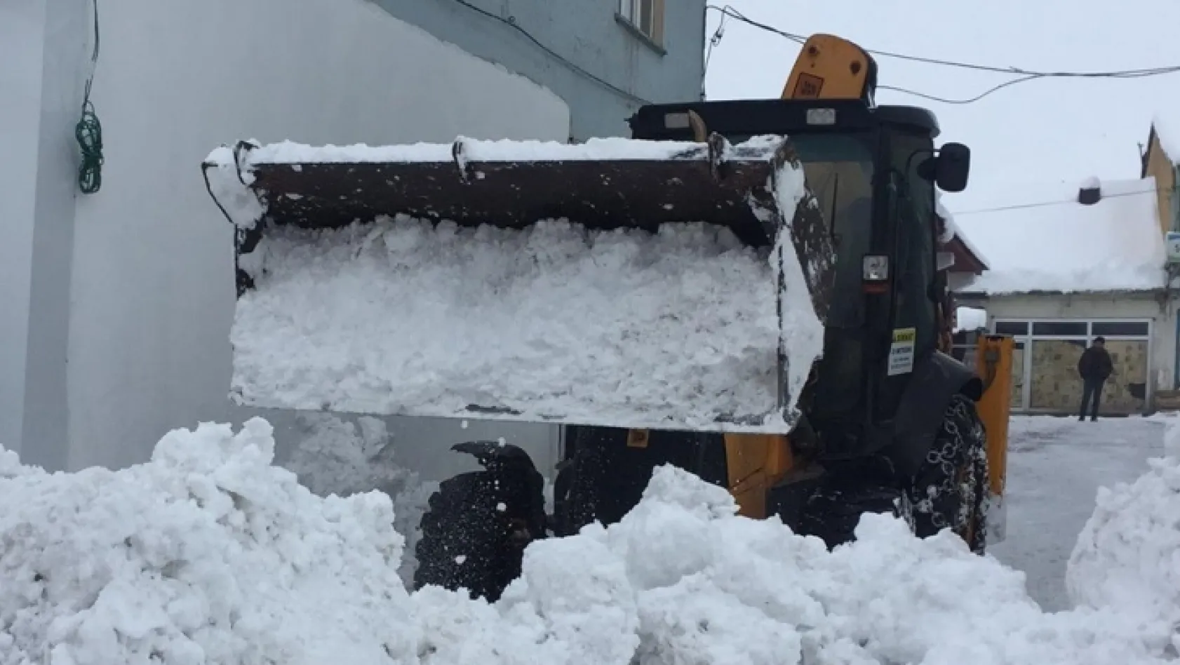 Kar nedeniyle 73 köy yolu ulaşıma kapandı