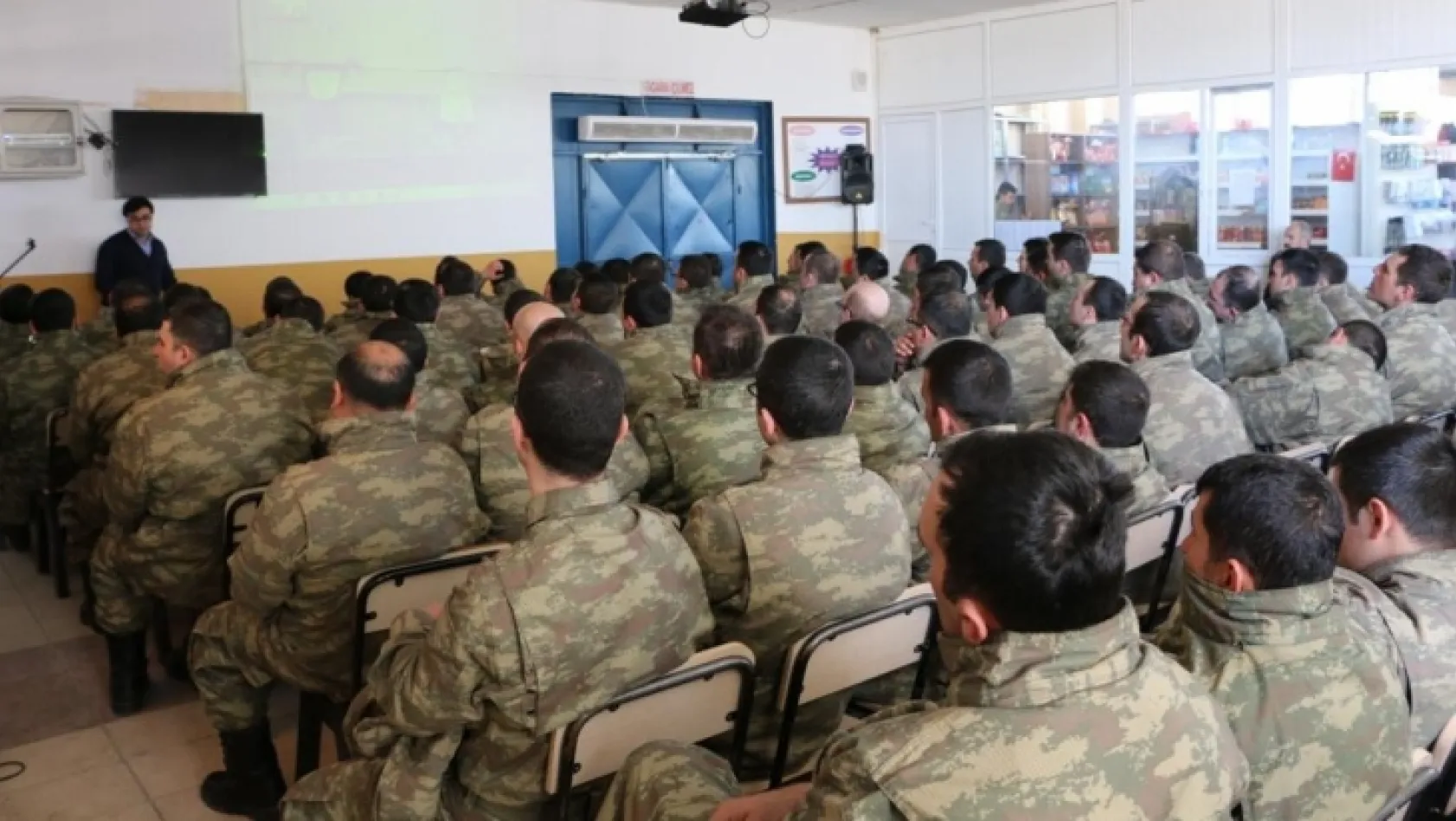Bedelli askerlere 'Kadına Yönelik Şiddetle Mücadele' semineri