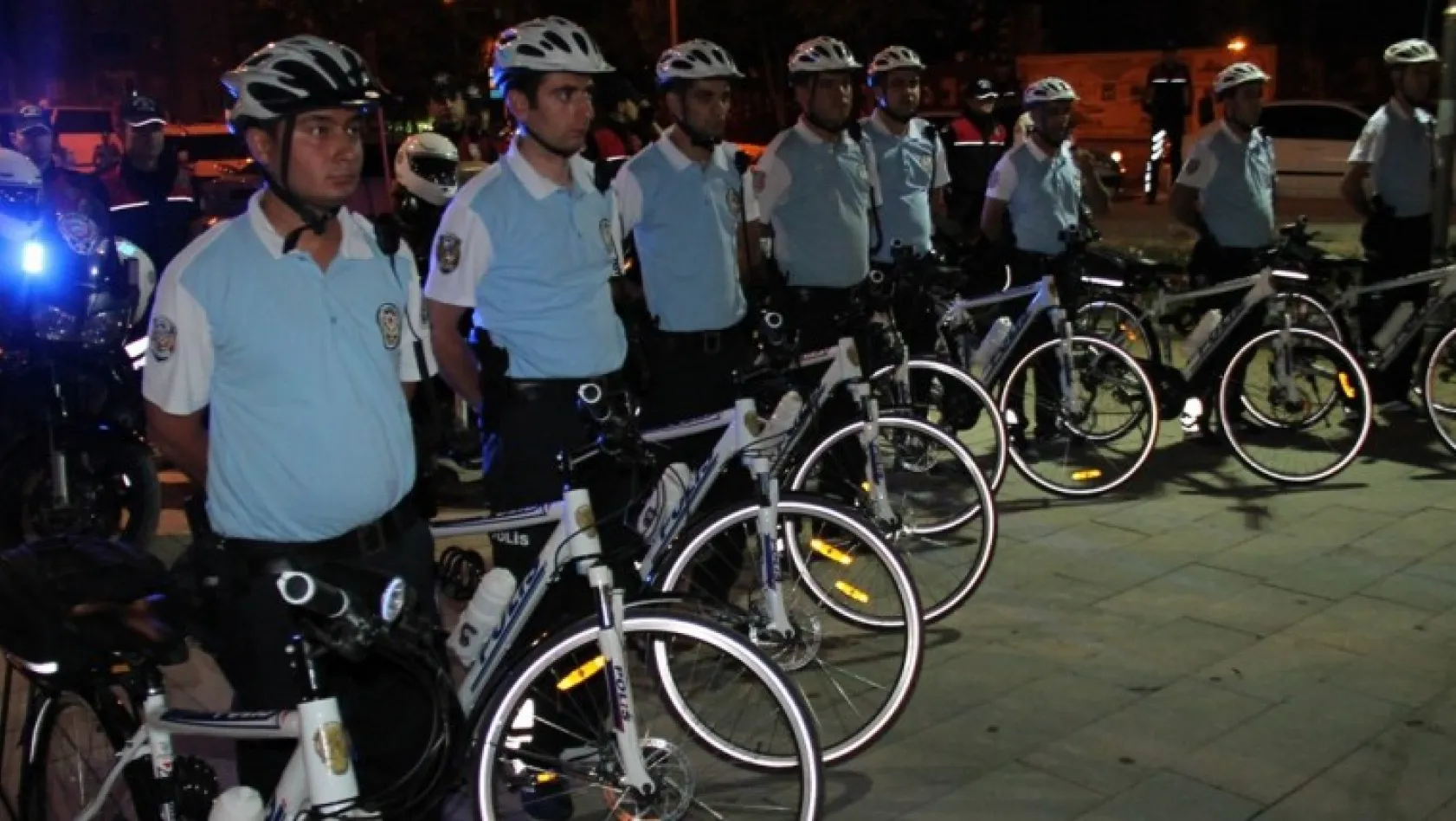 Bisikletli polisler görev başında