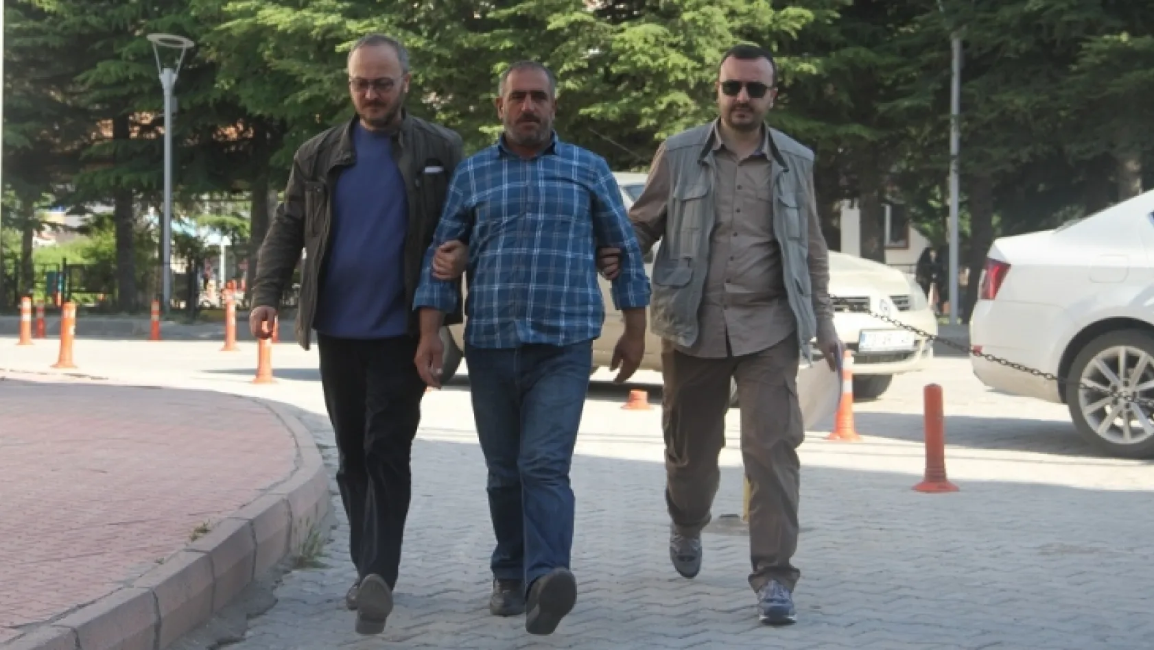 Terör örgütü propagandası yapan 4 şüpheli tutuklandı