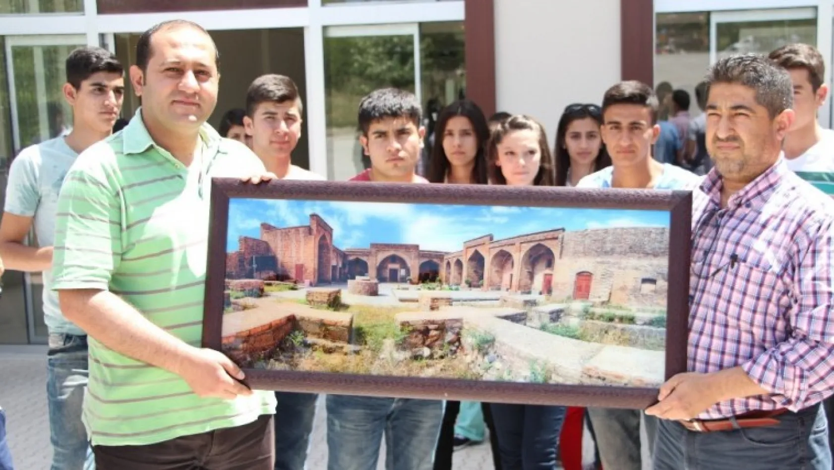 Cizreli öğrenciler, Fırat Üniversitesi'ni gezdi