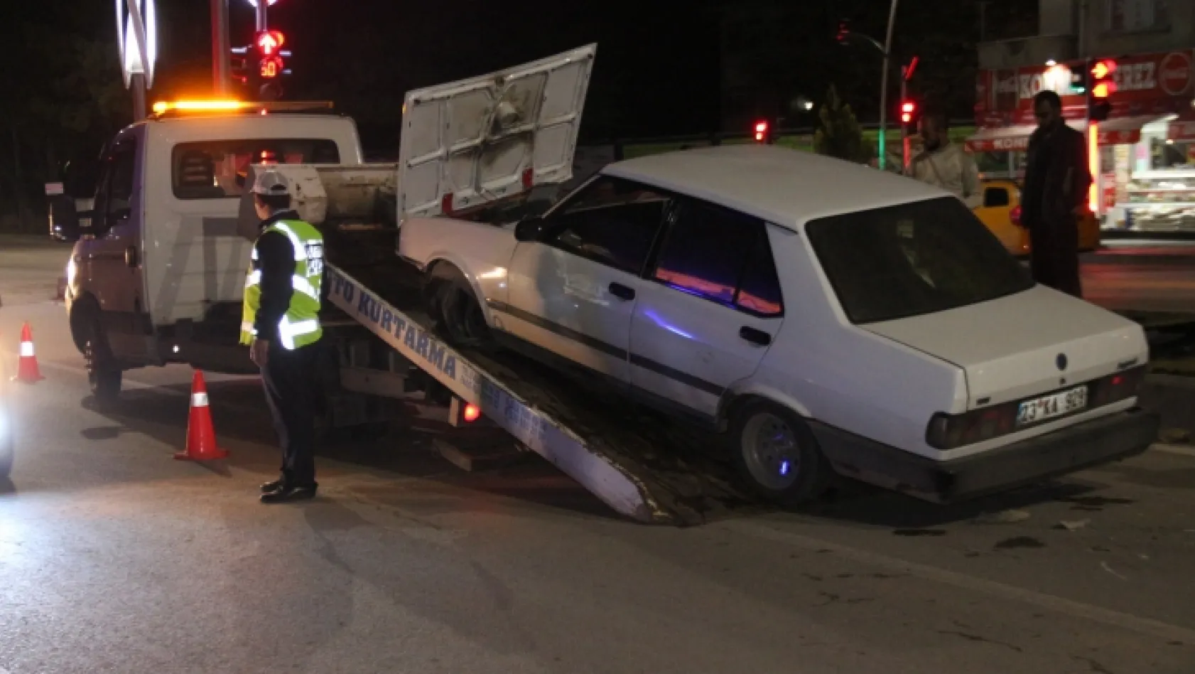Polis aracına çarpıp kaçan sürücü yakalandı