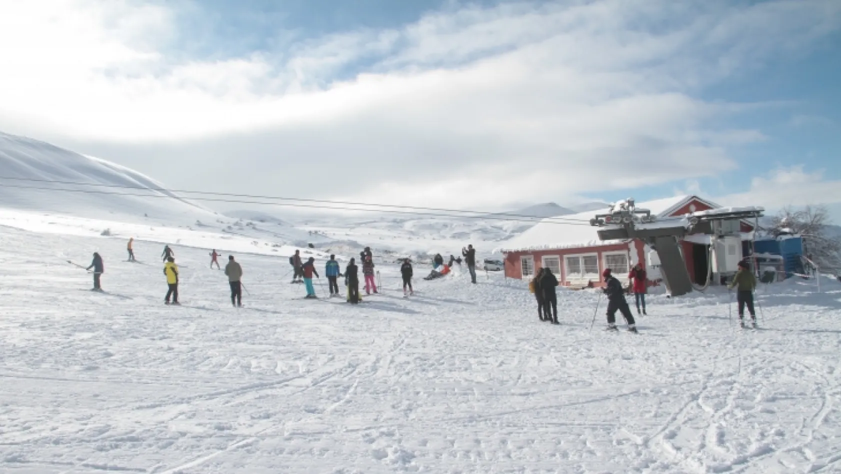 Hazarbaba'da kayak sezonu açıldı