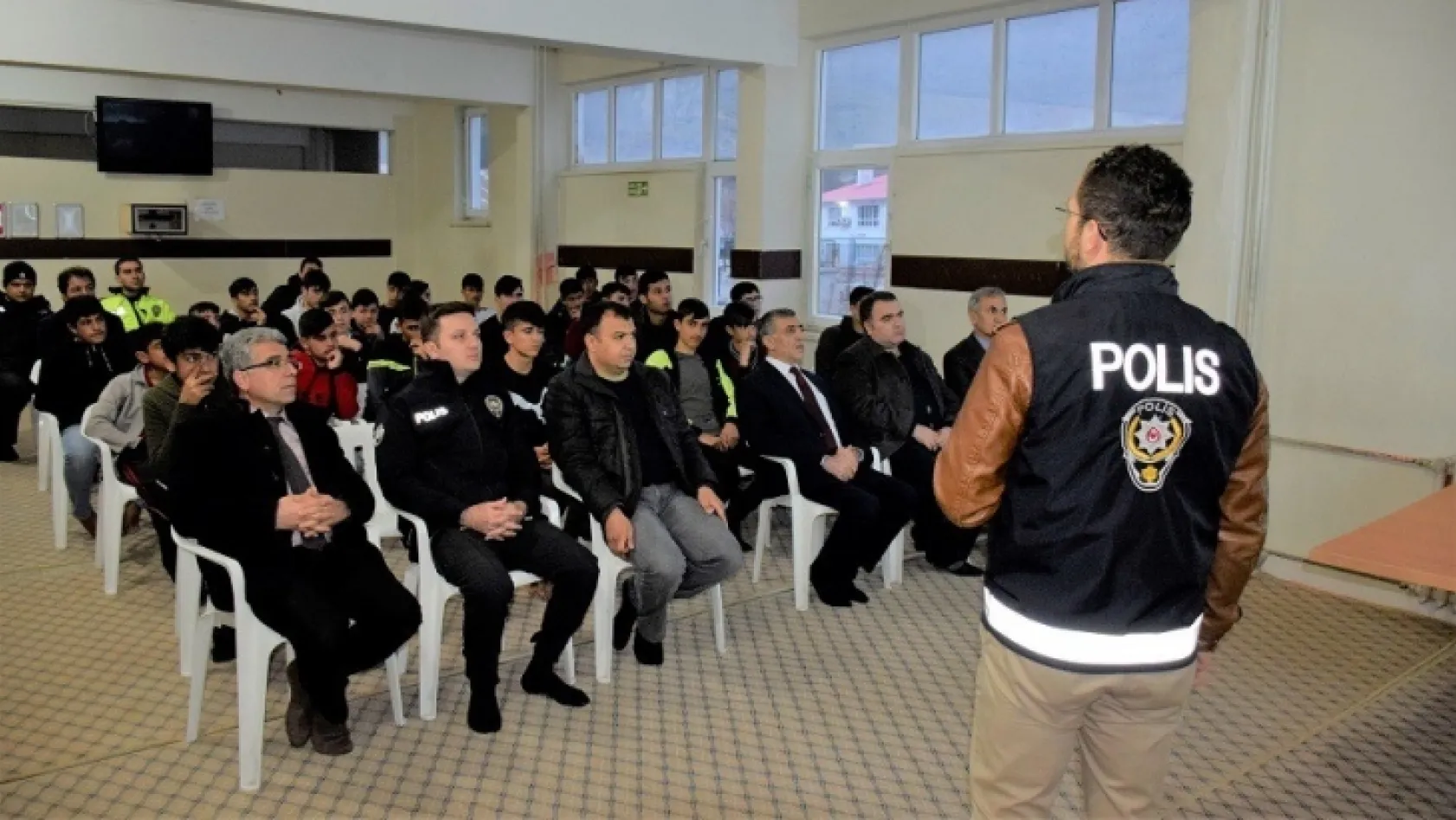 Palu'da 'Gençlik ve Güvenli Gelecek' semineri